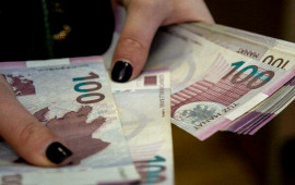 Qız sevgilisinə görə anasını 300 manat cərimələtdirdi