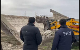 Qanunsuz obyekt traktorla dağıdıldı  VİDEO  FOTO