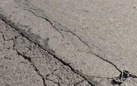 "Sədərək" istiqamətində yolda dəmirlər var  Təkərləri partladır