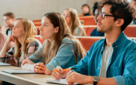 Varlı tələbələr kasıb ailədən olanları ələ salır: Universitet rəhbərliyi işə qarışdı