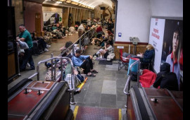 Kiyevdə əhali metroya sığındı  VİDEO