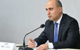 Nazir məktəb direktoruna yüksək vəzifə verdi 