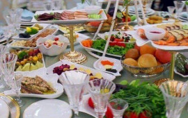 Azərbaycanda toydan qalan yeməklər yenidən s&uuml;frəyə VERİLİR?