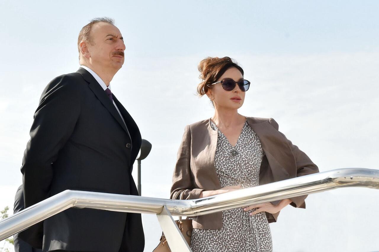 İlham Əliyev və Mehriban Əliyeva faşizm üzərində Qələbə uğrunda mübarizədə həlak olan Azərbaycan övladlarının xatirəsini ehtiramla anıblar