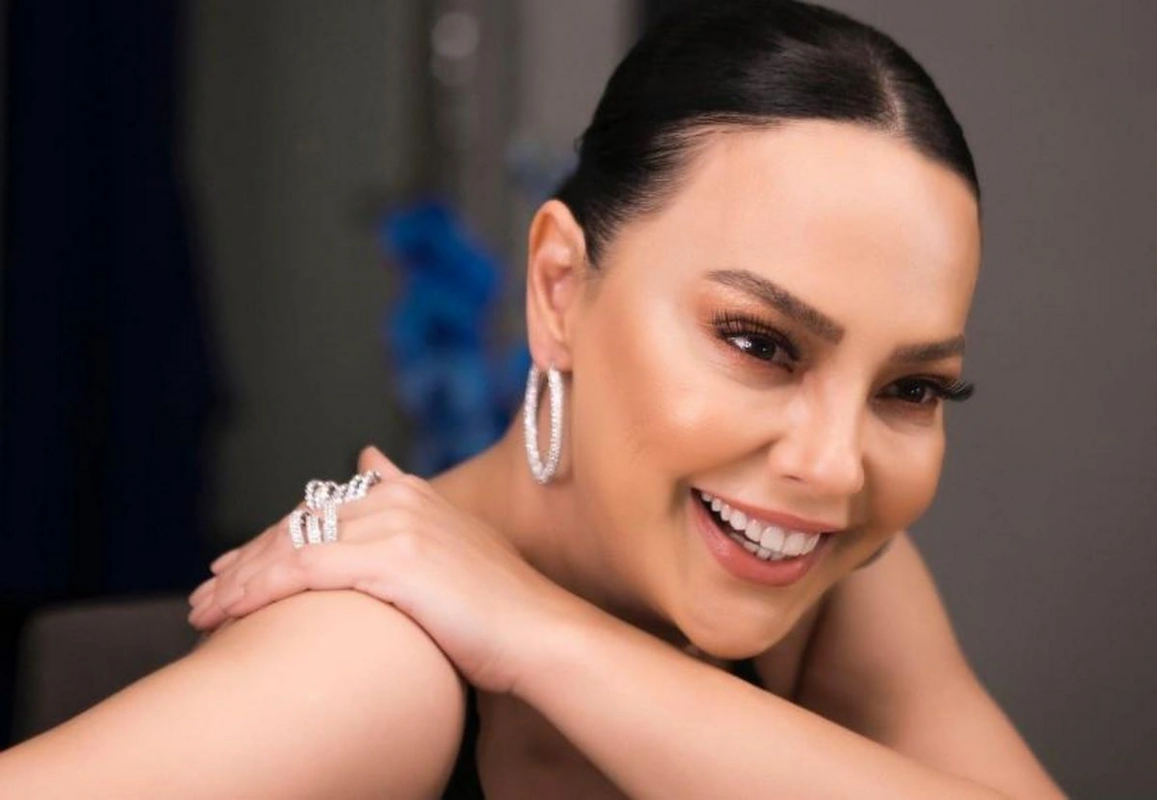 Ebru G&uuml;ndeş 30 il &Ouml;NCƏ 