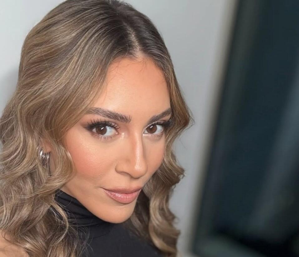 Sinem Kobalın Bakıda Azərbaycan mahnısına rəqsi G&Uuml;NDƏM OLDU 