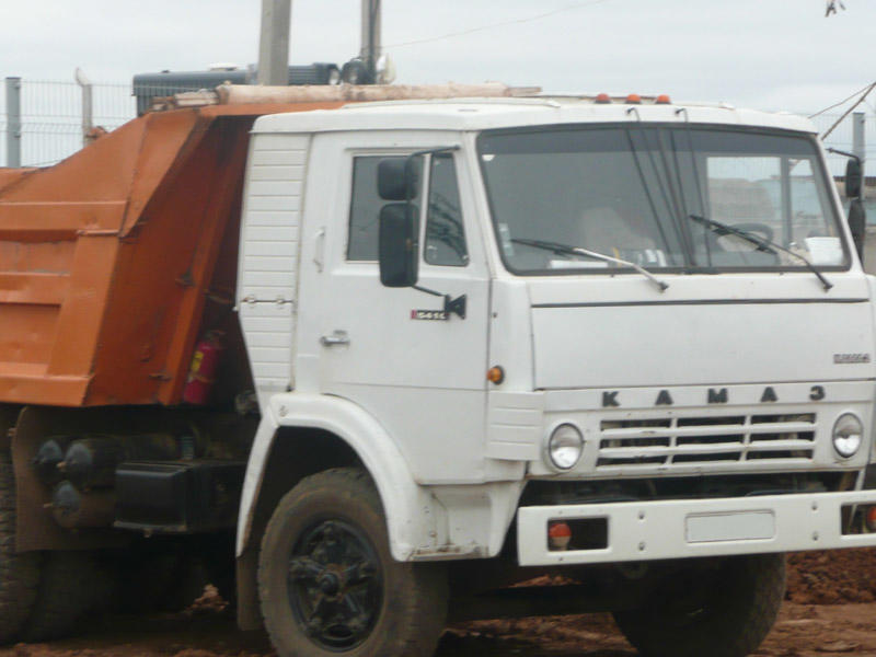 Daha bir BƏDBƏXT HADİSƏ  “Kamaz”ı arxaya verərkən həyat yoldaşını ƏZDİ