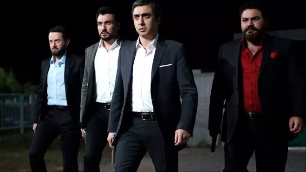 "Kurtlar Vadisi"nin aktyoru küçədə aş bişirib satır 