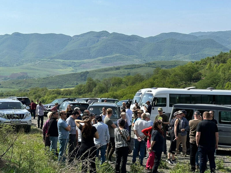 İsveçin beynəlxalq səyahətçiləri Azıx mağarasında 