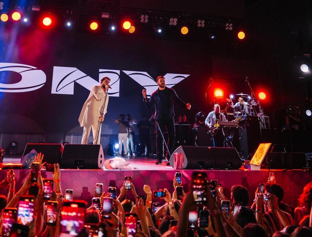 Azərbaycanlı müğənninin konsertinə 200 min insan gəldi  VİDEO