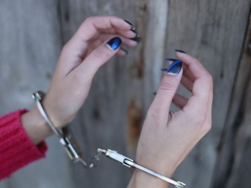 Bu bloqer yarı&ccedil;ılpaq videolarına g&ouml;rə CƏZALANDIRILDI 