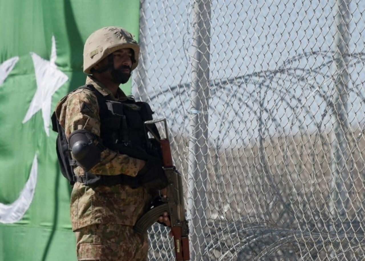 Pakistan Əfqanıstanla sərhəddə 19 nəzarətburaxılış məntəqəsini