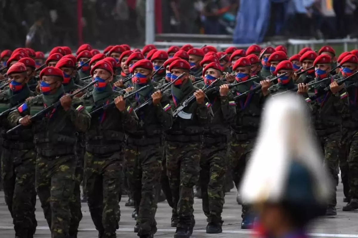 D&uuml;nya yeni m&uuml;haribə astanasında  Minlərlə əsgər orduya qatıldı