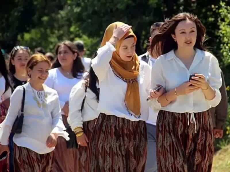 1 km piyada gəzib ər axtardılar  FOTO