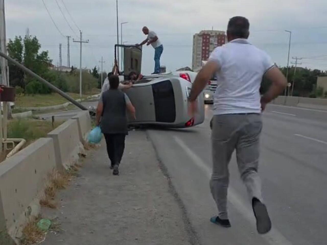 Ceyranbatan yolunda "Hyundai" aşdı  VİDEO