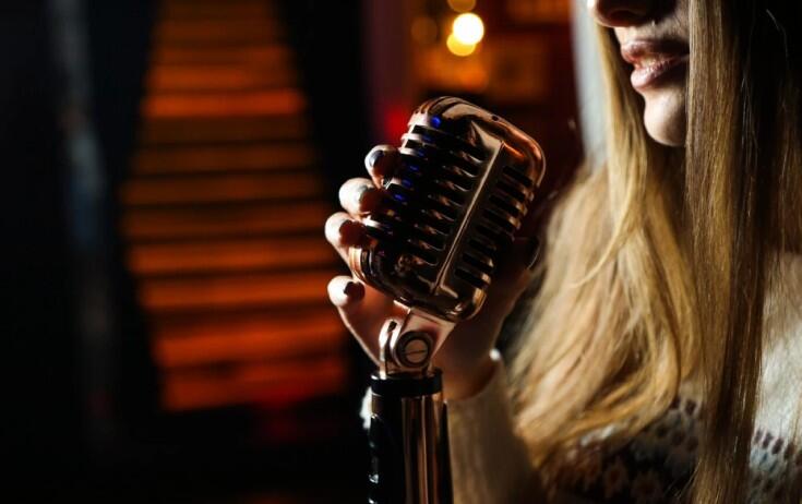 Xankəndidə məmur müğənniyə görə xuliqanlıq etdi