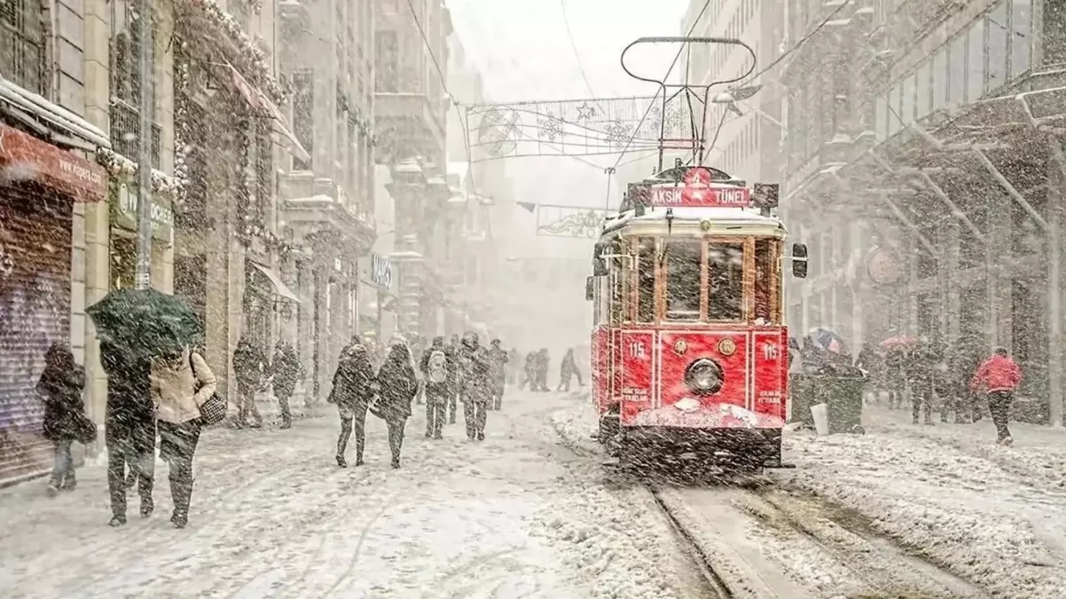 İstanbul ağ örpəyə büründü 