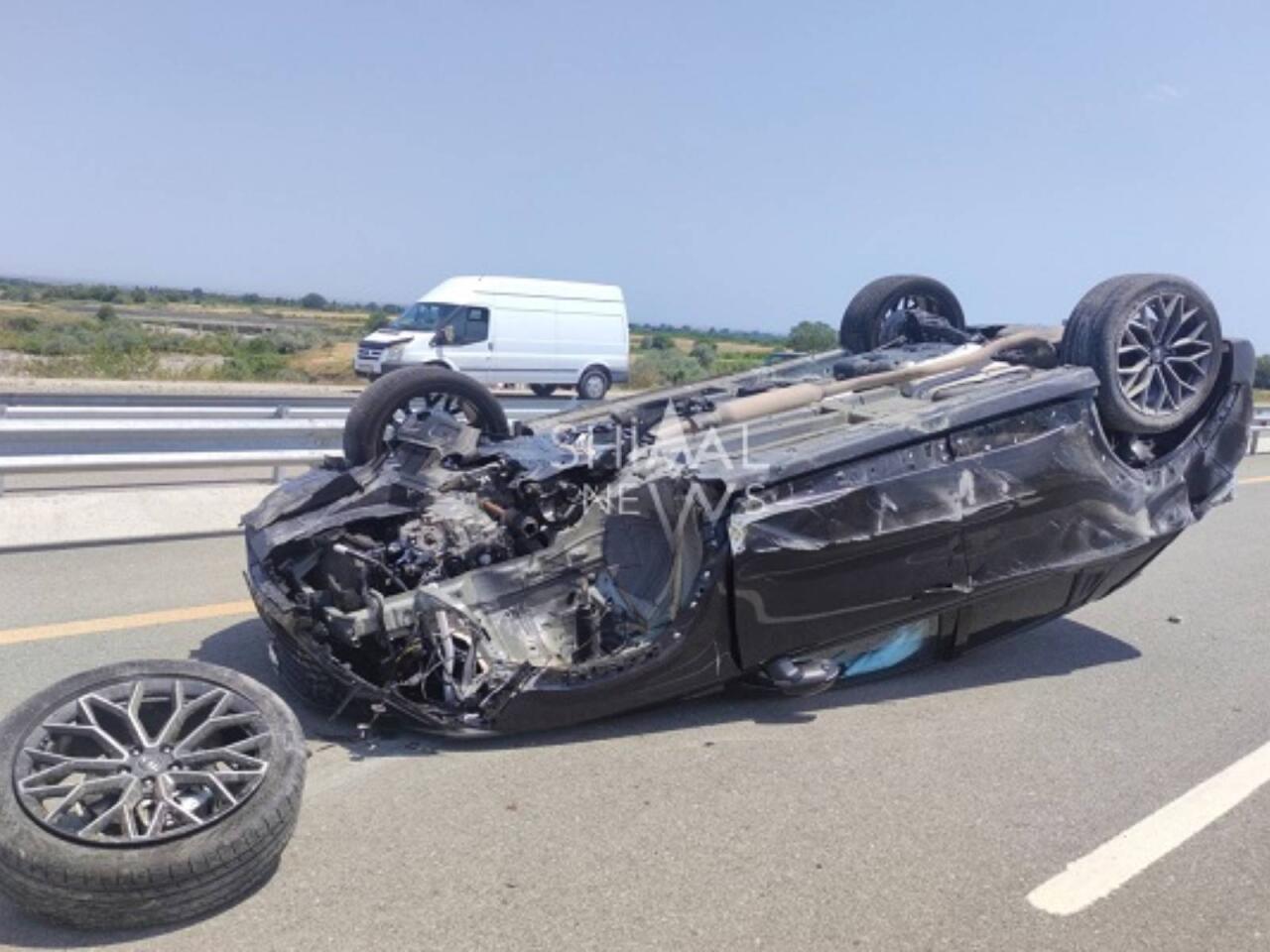 Ödənişli yolda “Changan” aşdı  Sürücü maşından burnu belə qanamadan çıxdı  FOTO