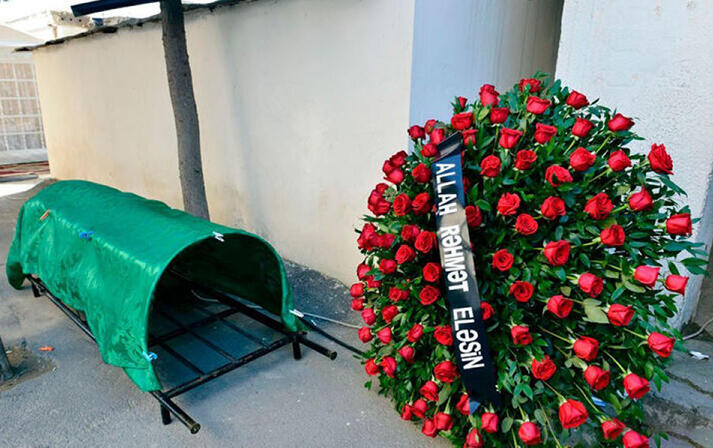 Həmin adət bizə ermənilərdən ke&ccedil;ib  Yas və toy m&uuml;bahisəsi b&ouml;y&uuml;y&uuml;r  A&Ccedil;IQLAMA