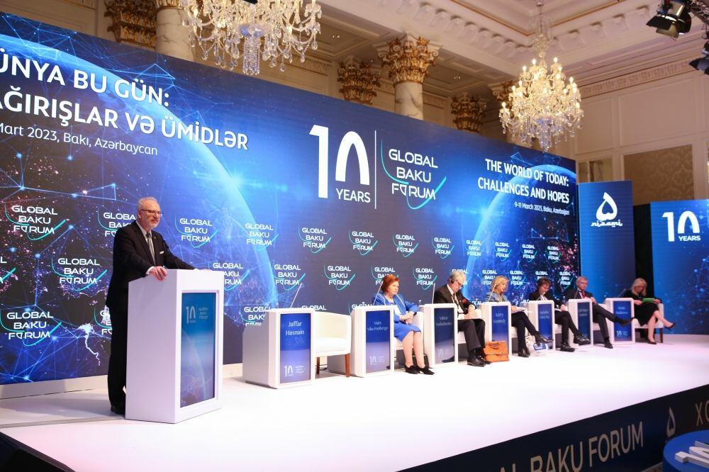 X Qlobal Bakı Forumu işini panel iclaslarla davam etdirib 