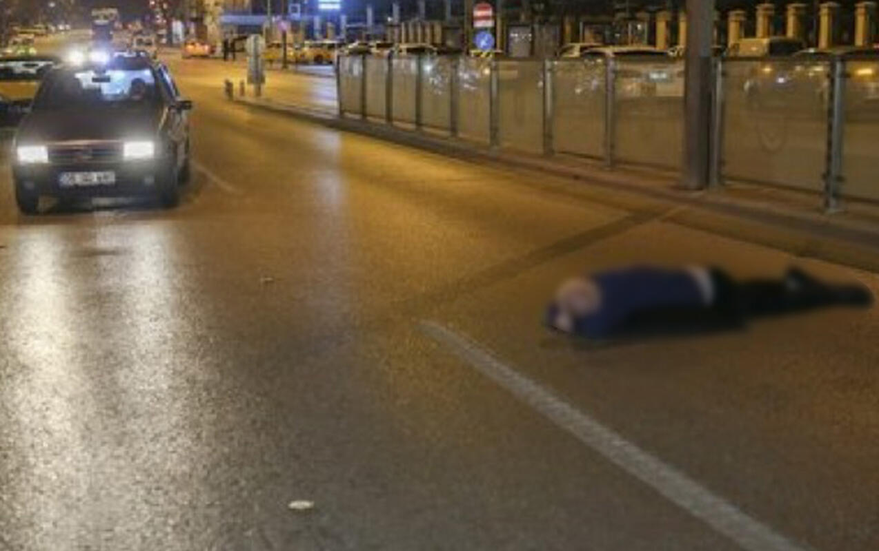 Bakıda maşın yolda uzanmış oğlanın &uuml;st&uuml;ndən ke&ccedil;di