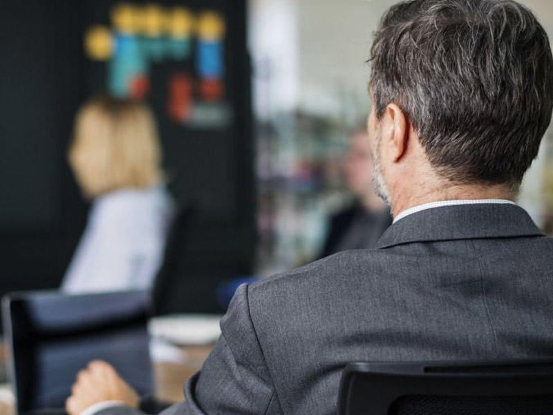 Vəzifəli şəxsin evdən meyiti tapıldı  FOTO