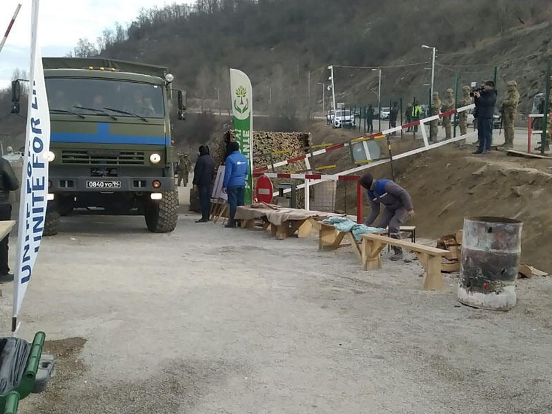 Laçın yolundan sülhməramlıların daha bir təminat avtomobili maneəsiz keçdi  FOTO