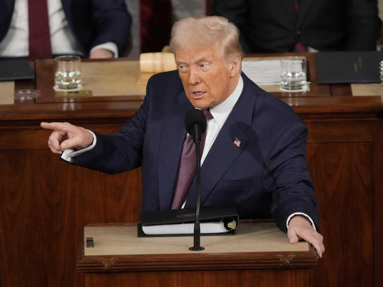 Trampdan Tehrana a&ccedil;ıq mesaj: "Adlarını unutmayın!"