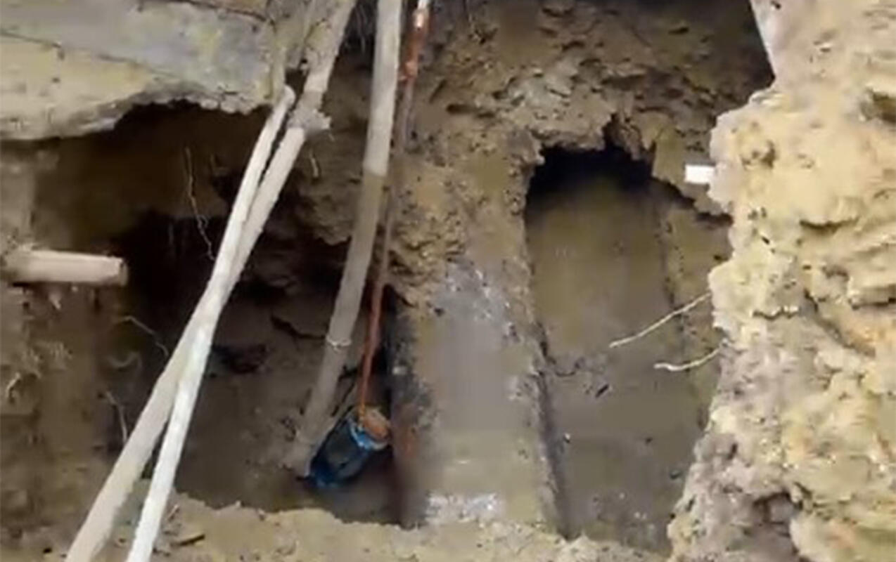 Həyətindəki qazıntıdan narazı olan sakinə cavab  “O tikinti sökülməlidir” 