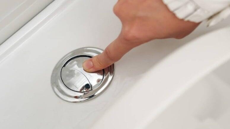 Tualetlərdə niyə iki sifon d&uuml;yməsi var?  Səbəb sadəcə suya qənaət deyilmiş