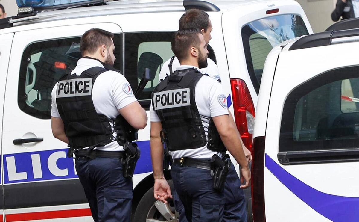 Fransada X şirkətinin ofisində axtarış aparılır