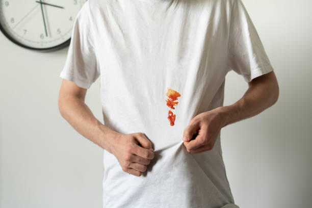 Ağ geyimlərdəki ləkələri bu &uuml;sullarla yox edin