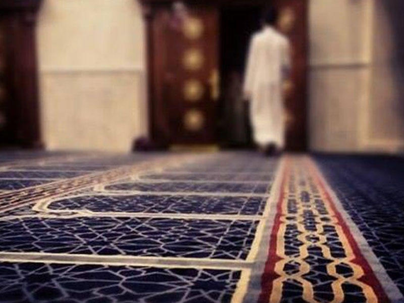 Məsciddə namaz qılarkən bıçaqlandı  FOTO