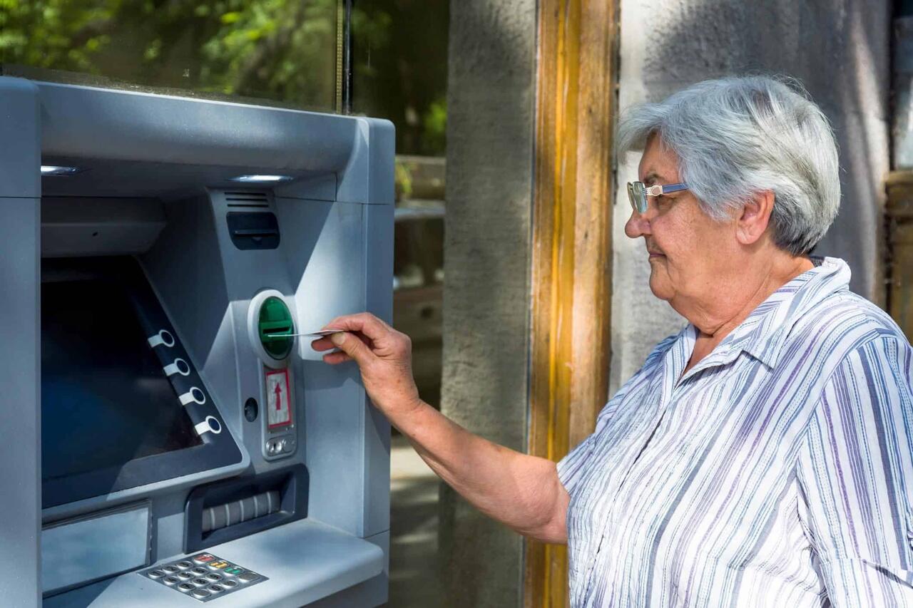 İlin birinci yarısında neçə nəfərə əmək pensiyası təyin edilib? 