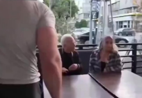 Hollivudda pedofiliya şoku: Məşhur prod&uuml;ser 15 yaşlı qızla g&ouml;r&uuml;şərkən yaxalandı 