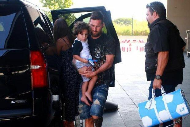 Messi ailəsi ilə gizlin Barselonaya getdi