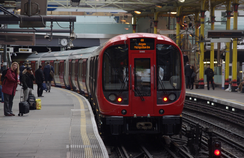 London metrosunda dəhşətli anlar 