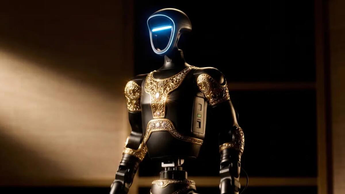 Robotun da "l&uuml;ks"&uuml; yaradıldı  Qızıl boyunbağı taxıb... 