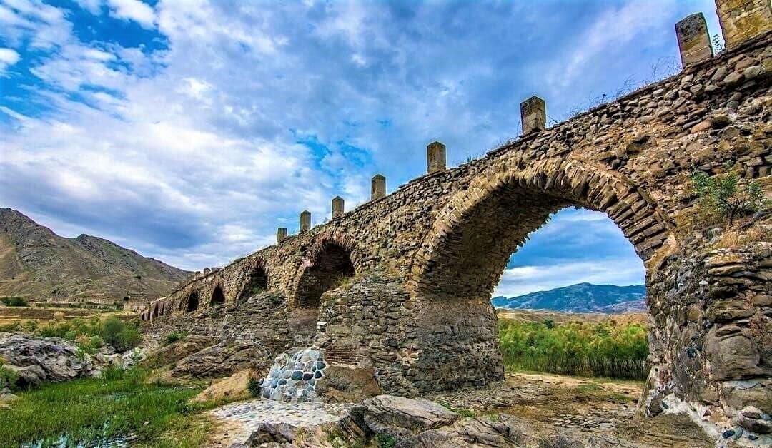 Xudafərin körpüsündə qazıntı aparan iranlılar aşkarlandı