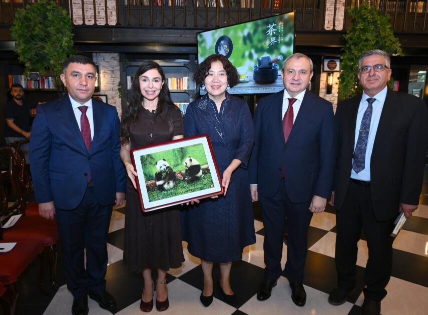 Leyla Əliyeva Bakı Kitab Mərkəzində “Tanımadığımız Konfutsi” adlı gecədə iştirak edib 