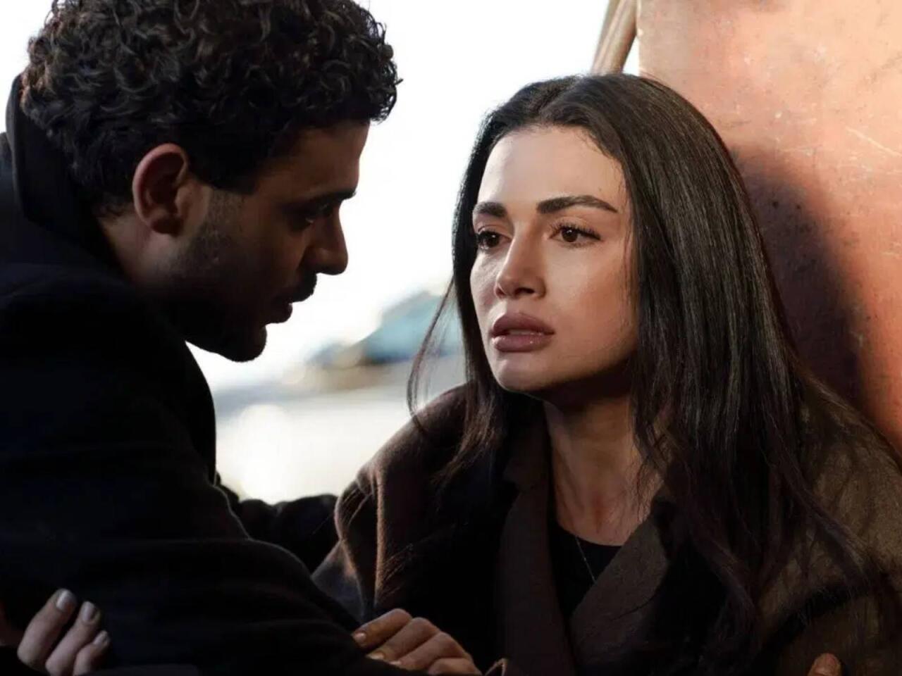 Rejissor &ccedil;əkdiyi serialın bitdiyini TVdən &ouml;yrəndi  FOTO