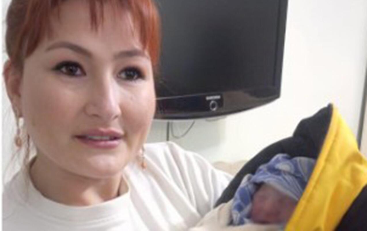 Bakıda bayram g&uuml;n&uuml; əkizlər doğuldu  Biri evdə, biri xəstəxanada 