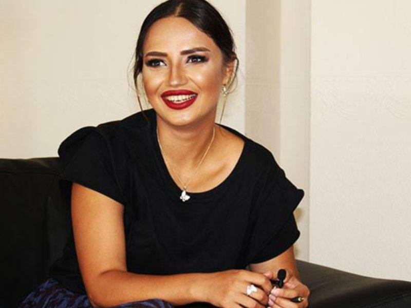 Azərbaycanlı aktrisa saçını yumağa su tapmır 