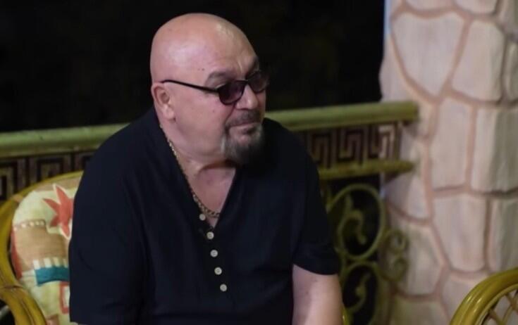 Əməkdar artistin yeni bağ evi 