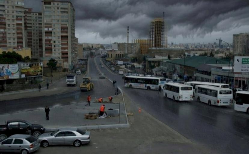 Bakıda binanın dayaq s&uuml;tunu u&ccedil;du 