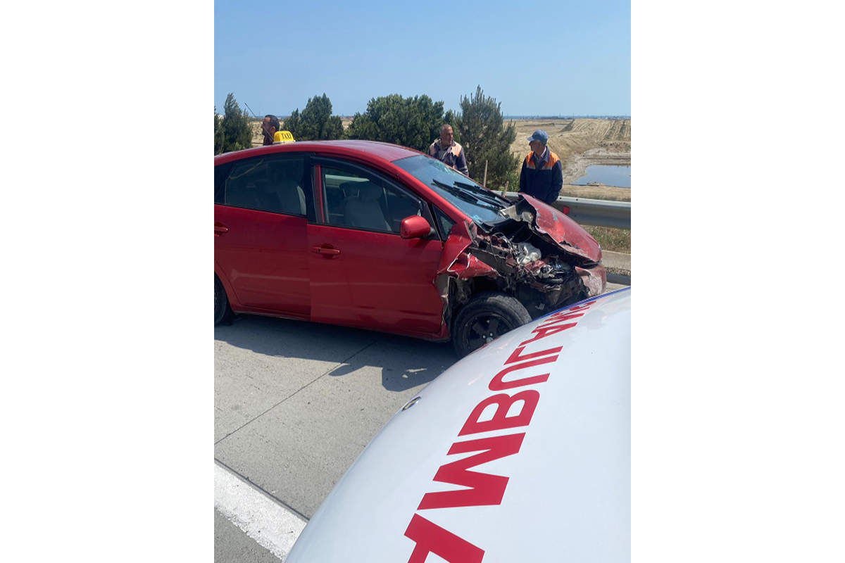 Aeroport yolunda qəza  Xəsarət alanlar var  FOTO