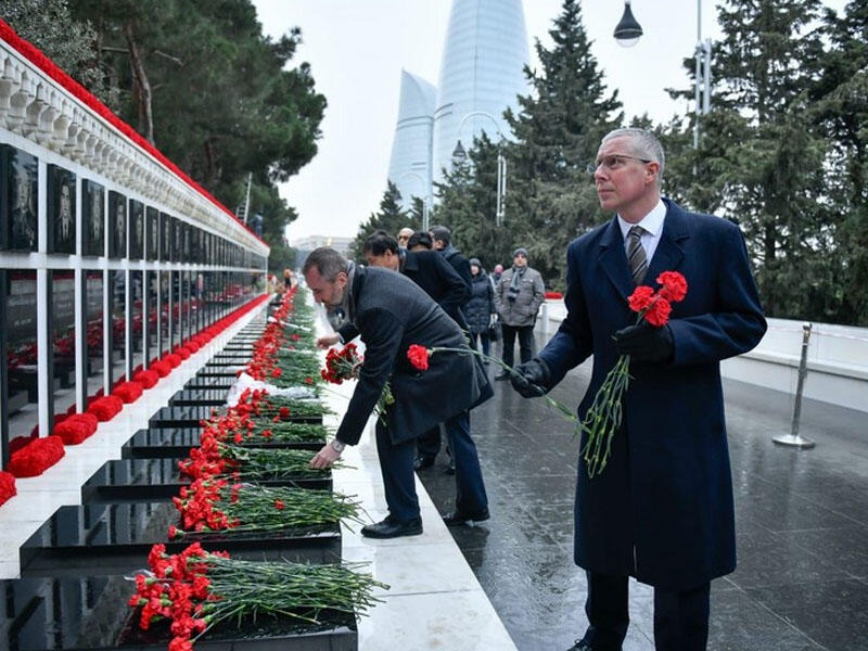 Britaniya səfiri: "20 Yanvar hadisələrində şəhid olan qəhrəmanların xatirəsini ehtiramla yad edirəm"