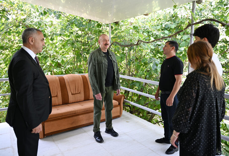 Prezident İlham Əliyev Xocalının Xanyurdu kəndində olub, kəndə köçən bir qrup sakinlə görüşüb  FOTO