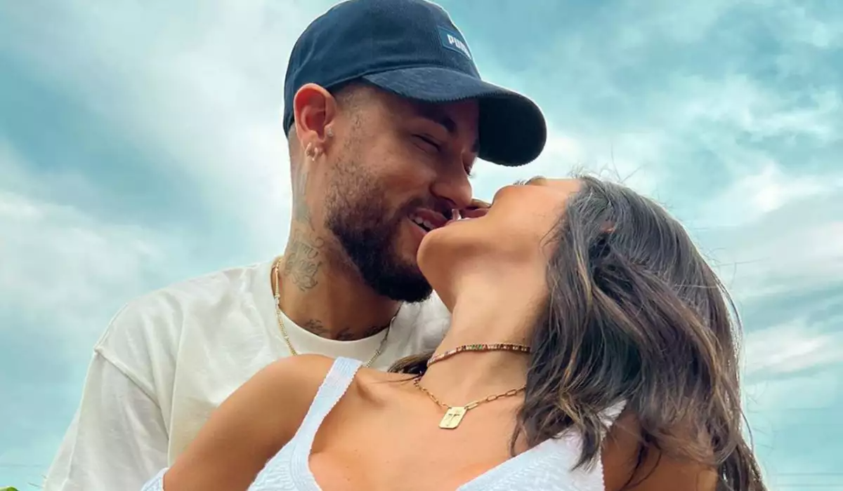 Neymar hamilə sevgilisinə xəyanət etdi  FOTO