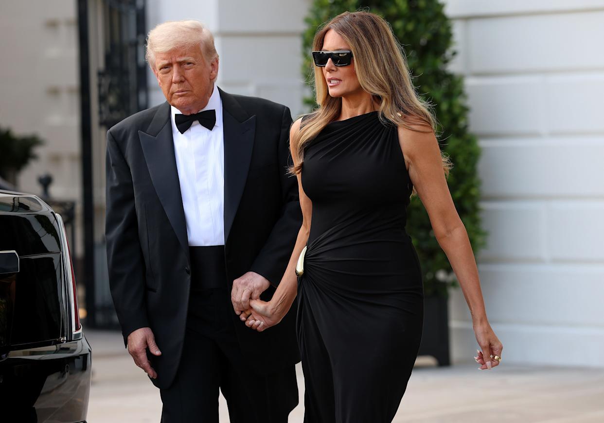 "Melaniya Tramp ABŞ vizasını qeyriqanuni yolla alıb" 